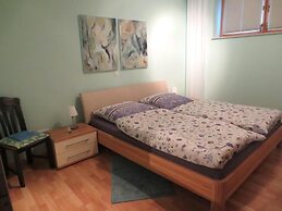 Apartment With Idyllic Garden in Daun