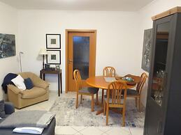 Apartment With Idyllic Garden in Daun
