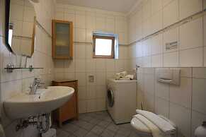 Apartment With Idyllic Garden in Daun
