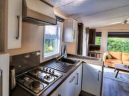 Serene Dune Chalet Located Between Golf Course and Beach