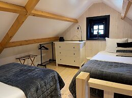 Inviting Chalet in Monnickendam With Garden