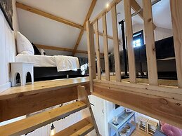 Inviting Chalet in Monnickendam With Garden