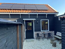 Inviting Chalet in Monnickendam With Garden