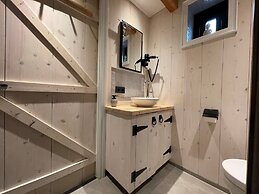 Inviting Chalet in Monnickendam With Garden