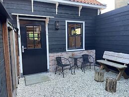 Inviting Chalet in Monnickendam With Garden