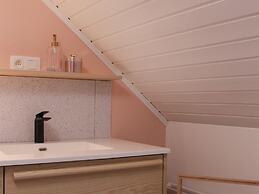 Attractive Bungalow With Fenced Garden