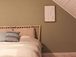 Attractive Bungalow With Fenced Garden