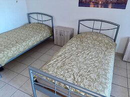 Apartment With Balcony Near Dusseldorf