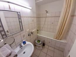 Apartment With Balcony Near Dusseldorf