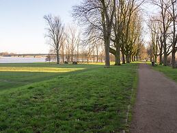 Apartment With Balcony Near Dusseldorf