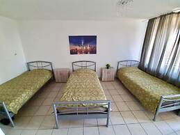 Apartment With Balcony Near Dusseldorf