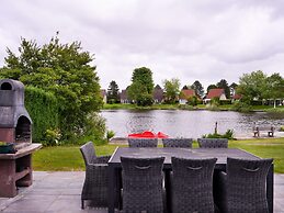 House With Sauna, Outdoor spa and Pedal Boat
