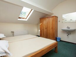 Spacious Holiday Home With Roofed Terrace