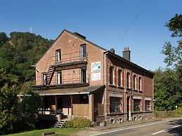 Spacious Holiday Home With Roofed Terrace