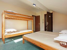 Spacious Holiday Home With Roofed Terrace