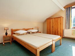 Spacious Holiday Home With Roofed Terrace