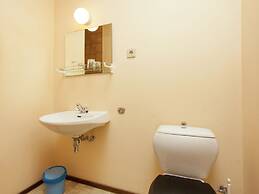 Spacious Holiday Home With Roofed Terrace