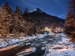 Pleasant Holiday Home in Langenfeld With Balcony