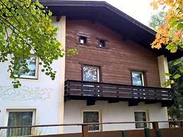 Pleasant Holiday Home in Langenfeld With Balcony