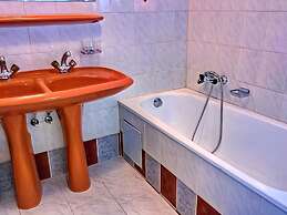 Pleasant Holiday Home in Langenfeld With Balcony