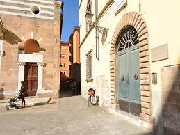 Apartment in Lucca Near Piazza Napoleone