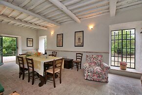 Villa in Sermugnano Near the Lake