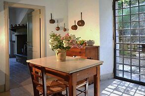 Villa in Sermugnano Near the Lake