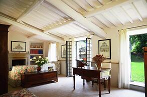 Villa in Sermugnano Near the Lake