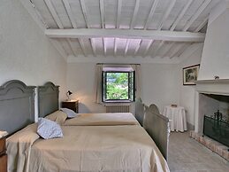 Villa in Sermugnano Near the Lake