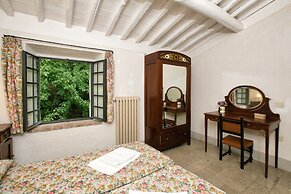 Villa in Sermugnano Near the Lake