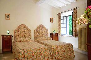 Villa in Sermugnano Near the Lake