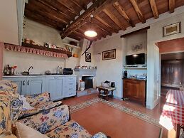 Apartment in Orbicciano With Pool