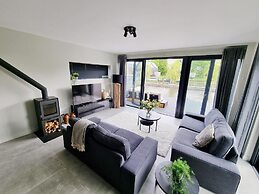 Luxurious Detached Water Villa With Jetty