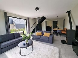 Luxurious Detached Water Villa With Jetty