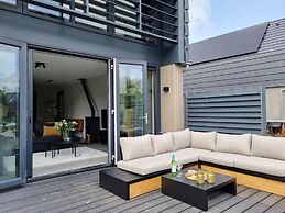 Luxurious Detached Water Villa With Jetty