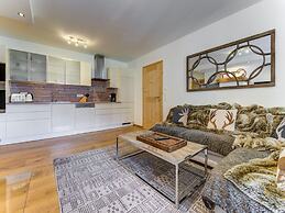 Dreany Apartment Right Next to the Cable Cars