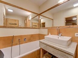 Dreany Apartment Right Next to the Cable Cars