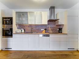 Dreany Apartment Right Next to the Cable Cars