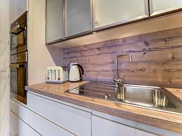 Dreany Apartment Right Next to the Cable Cars