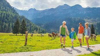 Lovely Apartment on a Farm in Radstadt