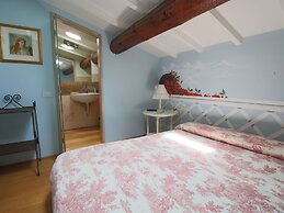 Belvilla by OYO Beautiful Farmhouse With Pool