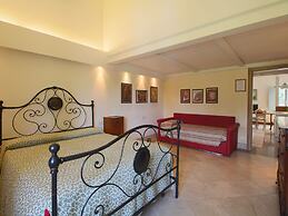 Belvilla by OYO Beautiful Farmhouse With Pool