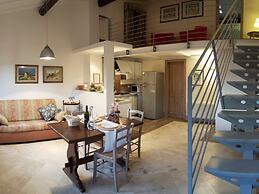 Belvilla by OYO Beautiful Farmhouse With Pool