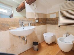 Belvilla by OYO Beautiful Farmhouse With Pool