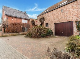 Snug Holiday Home in Zoutleeuw With Private Pool