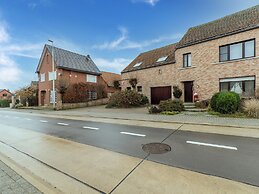 Snug Holiday Home in Zoutleeuw With Private Pool
