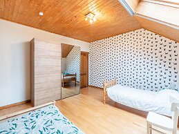 Snug Holiday Home in Zoutleeuw With Private Pool