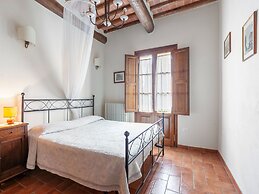 Belvilla by OYO Farmhous With Swimming Pool