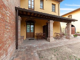 Belvilla by OYO Farmhous With Swimming Pool