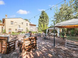Belvilla by OYO Farmhous With Swimming Pool